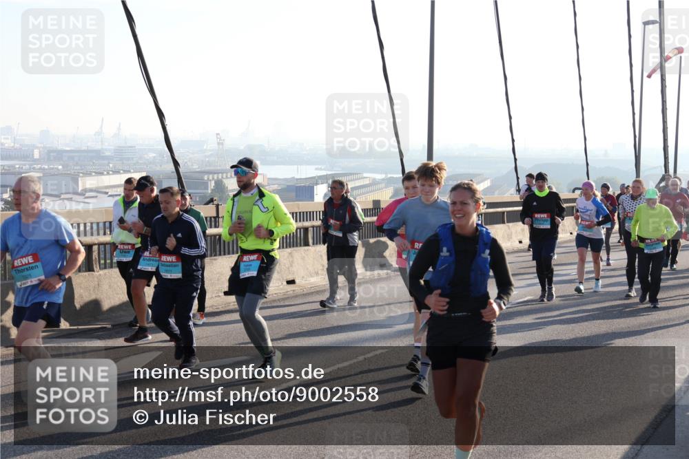 03.10.2025 - Köhlbrandbrückenlauf Julia Fischer http://msf.ph/oto/9002558 03.10.2025 09:27:33 Position 1 1325, 1471, 1611 meine-sportfotos.de