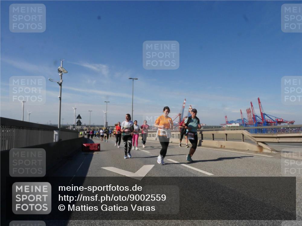 03.10.2025 - Köhlbrandbrückenlauf Matties Gatica Varas http://msf.ph/oto/9002559 03.10.2025 12:56:04 Position 2  meine-sportfotos.de