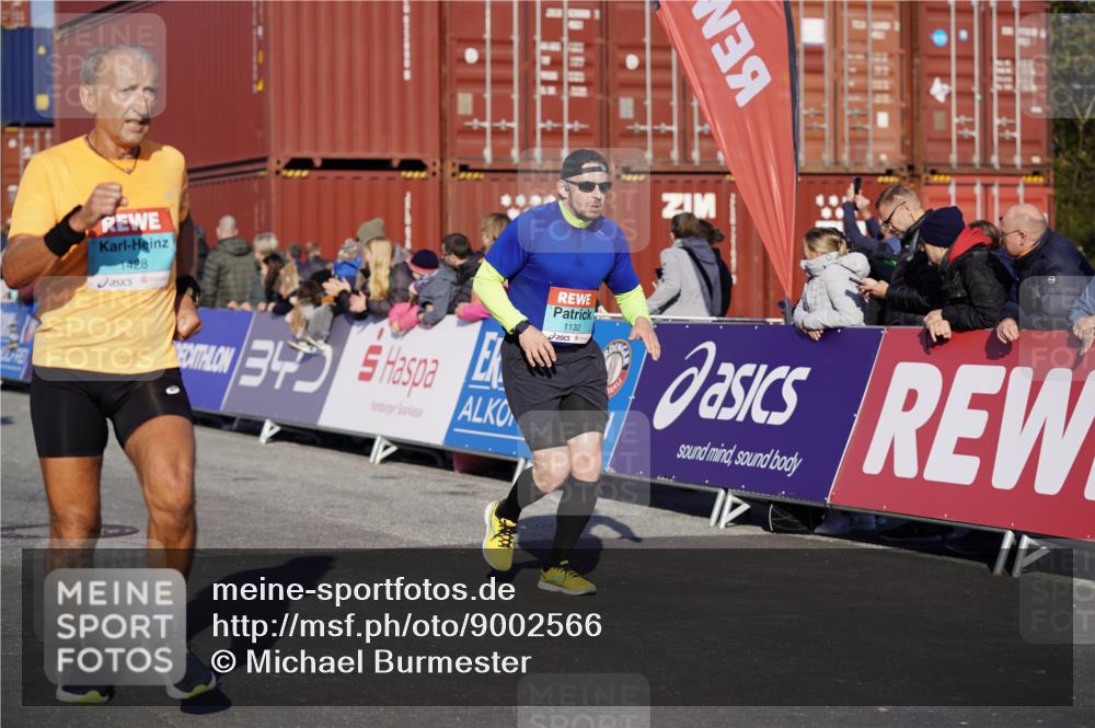 03.10.2025 - Köhlbrandbrückenlauf Michael Burmester http://msf.ph/oto/9002566 03.10.2025 10:05:48 Ziel 1092, 1132, 1242, 1424, 1428, 1962, 2913, 3053, 3333, 3579 meine-sportfotos.de
