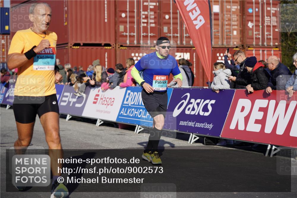 03.10.2025 - Köhlbrandbrückenlauf Michael Burmester http://msf.ph/oto/9002573 03.10.2025 10:05:48 Ziel 1092, 1132, 1242, 1424, 1428, 1962, 2913, 3053, 3333, 3579 meine-sportfotos.de