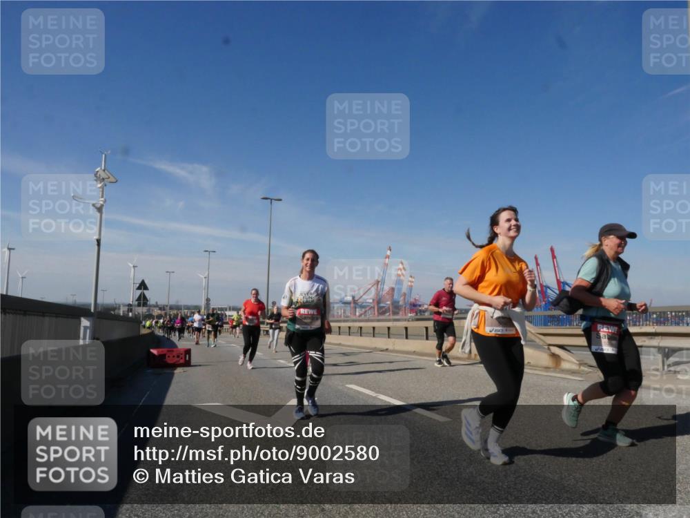 03.10.2025 - Köhlbrandbrückenlauf Matties Gatica Varas http://msf.ph/oto/9002580 03.10.2025 12:56:05 Position 2  meine-sportfotos.de