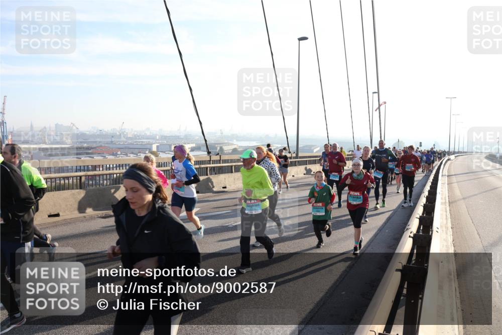 03.10.2025 - Köhlbrandbrückenlauf Julia Fischer http://msf.ph/oto/9002587 03.10.2025 09:27:38 Position 1  meine-sportfotos.de