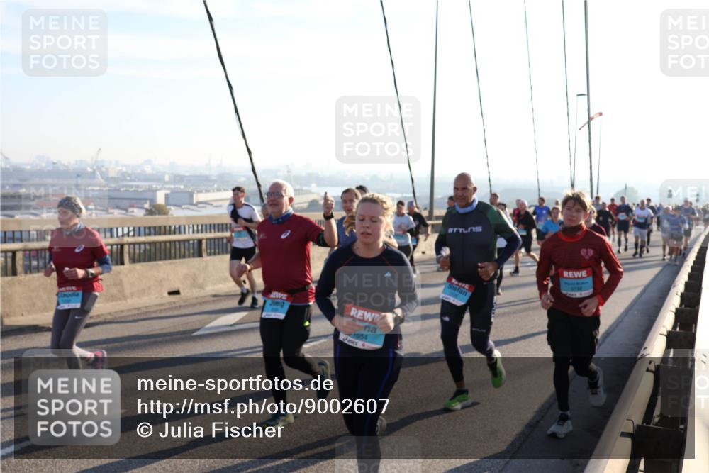 03.10.2025 - Köhlbrandbrückenlauf Julia Fischer http://msf.ph/oto/9002607 03.10.2025 09:27:40 Position 1 1654 meine-sportfotos.de
