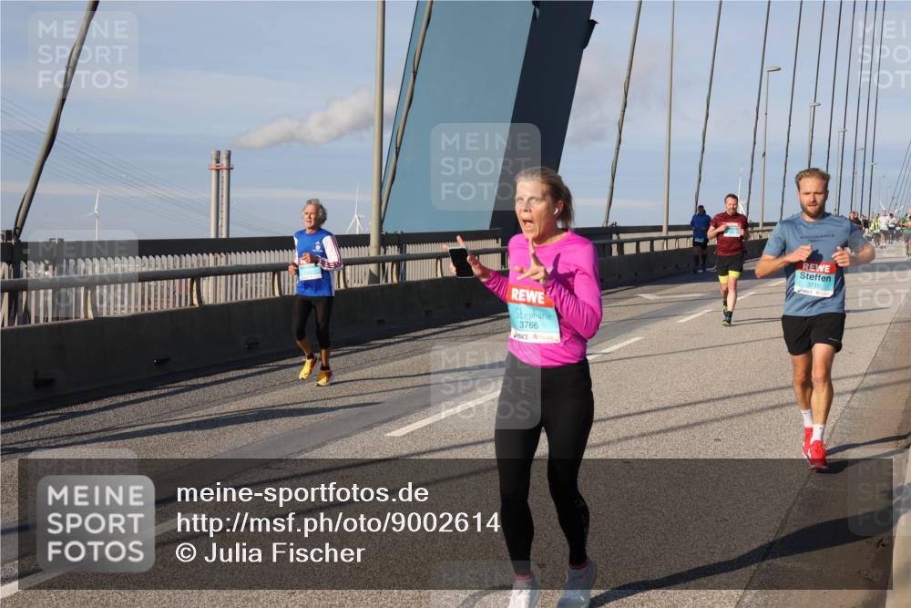 03.10.2025 - Köhlbrandbrückenlauf Julia Fischer http://msf.ph/oto/9002614 03.10.2025 09:42:25 Position 2 3766, 3710 meine-sportfotos.de