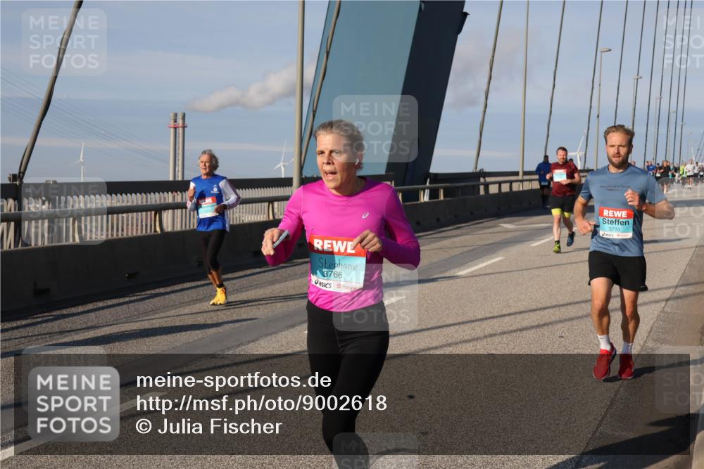 03.10.2025 - Köhlbrandbrückenlauf Julia Fischer http://msf.ph/oto/9002618 03.10.2025 09:42:25 Position 2 3766, 3710 meine-sportfotos.de
