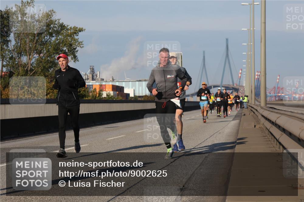 03.10.2025 - Köhlbrandbrückenlauf Luisa Fischer http://msf.ph/oto/9002625 03.10.2025 10:44:29 Position 3  meine-sportfotos.de