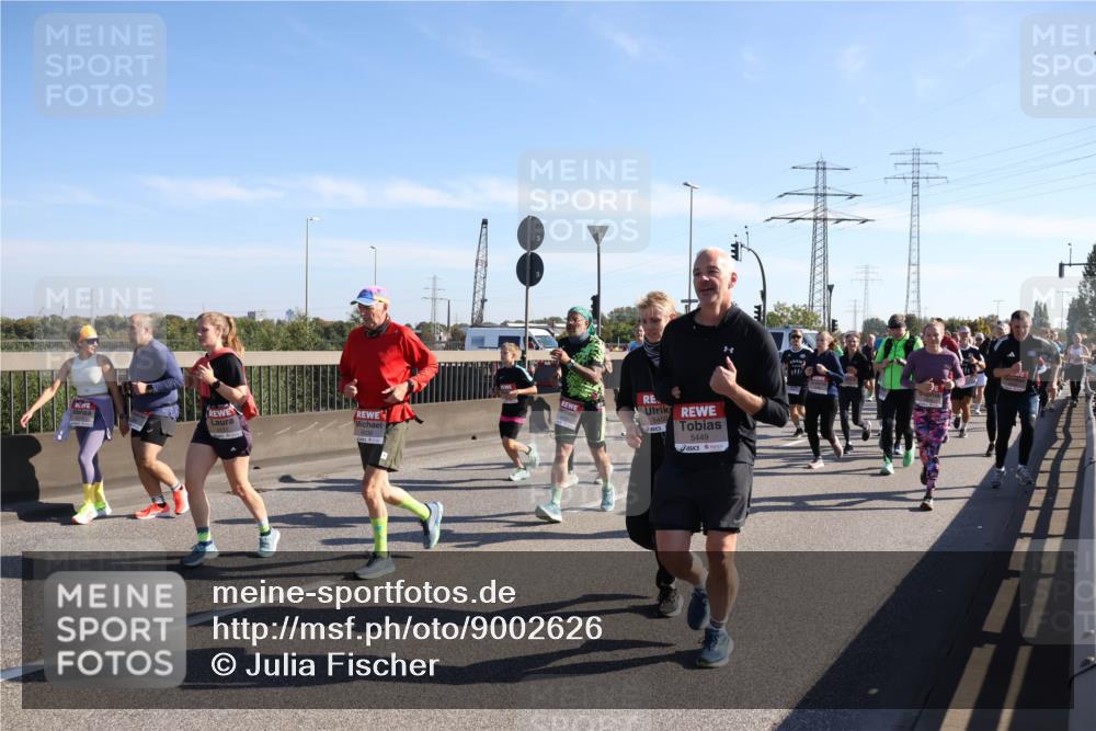 03.10.2025 - Köhlbrandbrückenlauf Julia Fischer http://msf.ph/oto/9002626 03.10.2025 12:20:29 Position 3 6039, 5450, 5449 meine-sportfotos.de