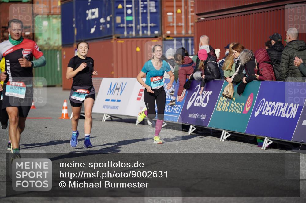 03.10.2025 - Köhlbrandbrückenlauf Michael Burmester http://msf.ph/oto/9002631 03.10.2025 10:05:51 Ziel 1092, 1132, 1242, 1428, 1626, 2913, 3053, 3333 meine-sportfotos.de