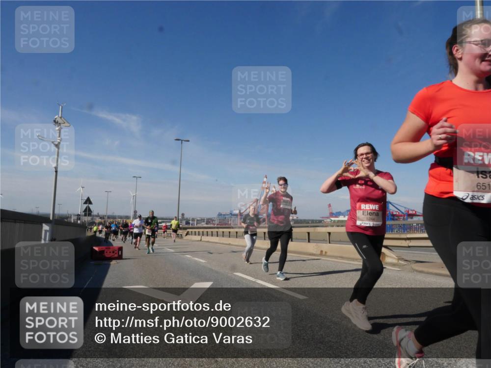 03.10.2025 - Köhlbrandbrückenlauf Matties Gatica Varas http://msf.ph/oto/9002632 03.10.2025 12:56:09 Position 2 55, 651, 5244 meine-sportfotos.de