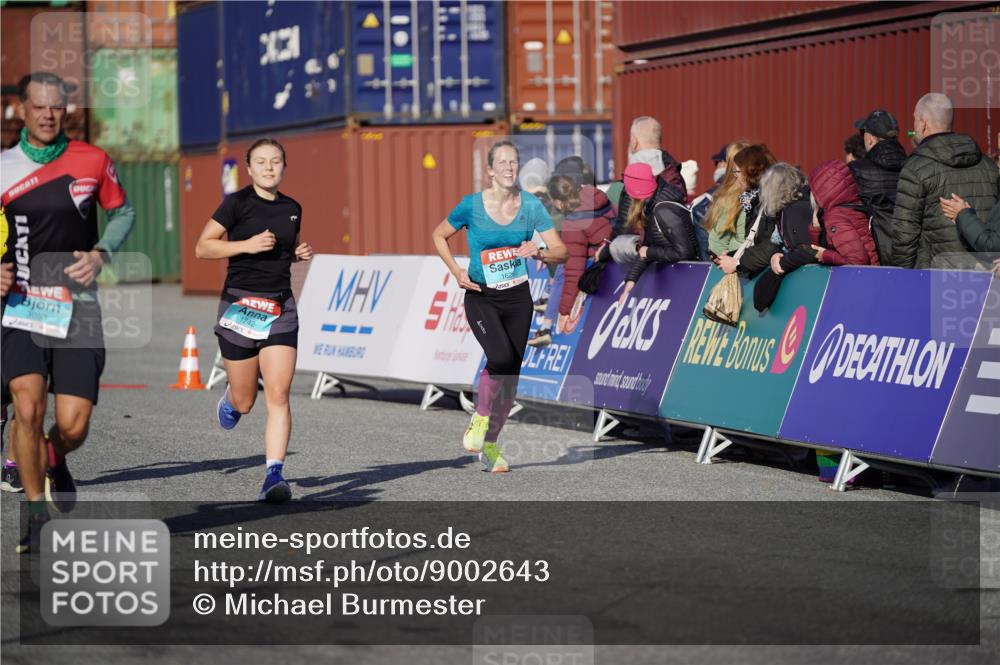 03.10.2025 - Köhlbrandbrückenlauf Michael Burmester http://msf.ph/oto/9002643 03.10.2025 10:05:51 Ziel 1092, 1132, 1242, 1428, 1626, 2913, 3053, 3333 meine-sportfotos.de