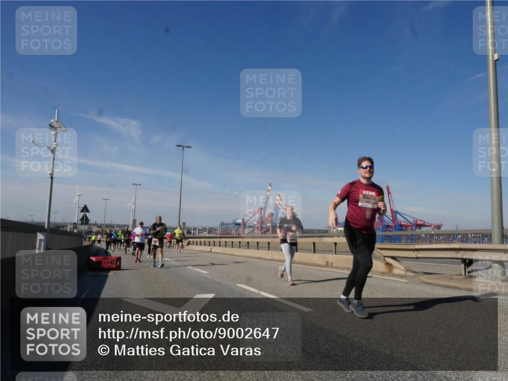 03.10.2025 - Köhlbrandbrückenlauf Matties Gatica Varas http://msf.ph/oto/9002647 03.10.2025 12:56:10 Position 2  meine-sportfotos.de