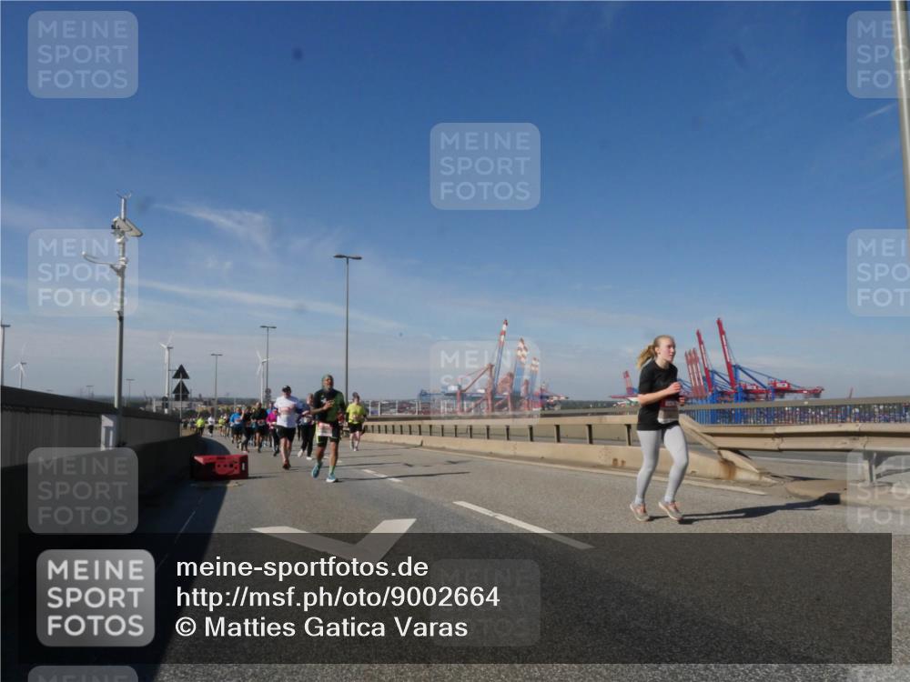 03.10.2025 - Köhlbrandbrückenlauf Matties Gatica Varas http://msf.ph/oto/9002664 03.10.2025 12:56:11 Position 2  meine-sportfotos.de