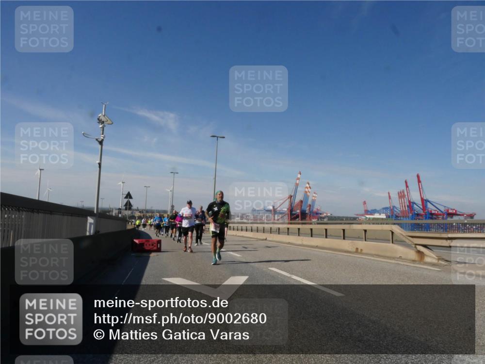 03.10.2025 - Köhlbrandbrückenlauf Matties Gatica Varas http://msf.ph/oto/9002680 03.10.2025 12:56:12 Position 2  meine-sportfotos.de