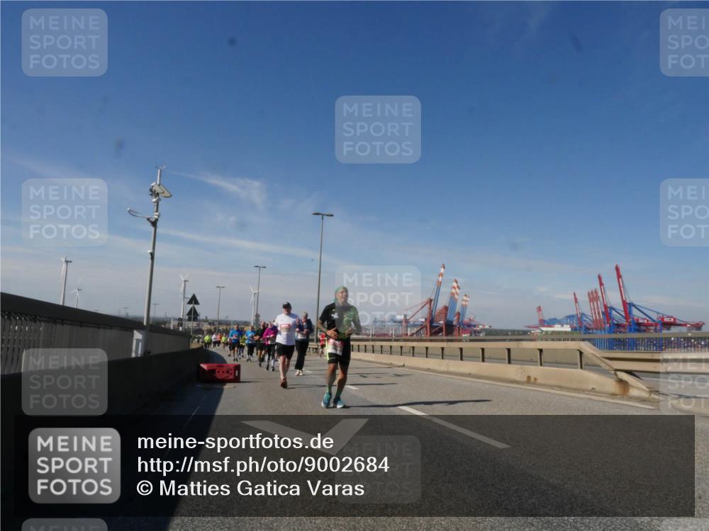 03.10.2025 - Köhlbrandbrückenlauf Matties Gatica Varas http://msf.ph/oto/9002684 03.10.2025 12:56:13 Position 2  meine-sportfotos.de