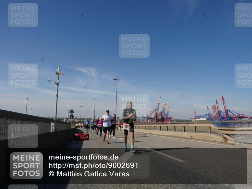 03.10.2025 - Köhlbrandbrückenlauf Matties Gatica Varas http://msf.ph/oto/9002691 03.10.2025 12:56:13 Position 2  meine-sportfotos.de