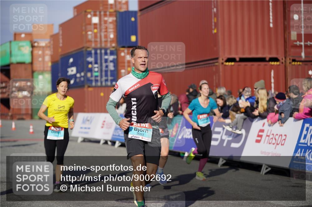 03.10.2025 - Köhlbrandbrückenlauf Michael Burmester http://msf.ph/oto/9002692 03.10.2025 10:05:53 Ziel 1132, 1242, 1333, 1352, 1428, 1626, 2913, 3053, 3333 meine-sportfotos.de