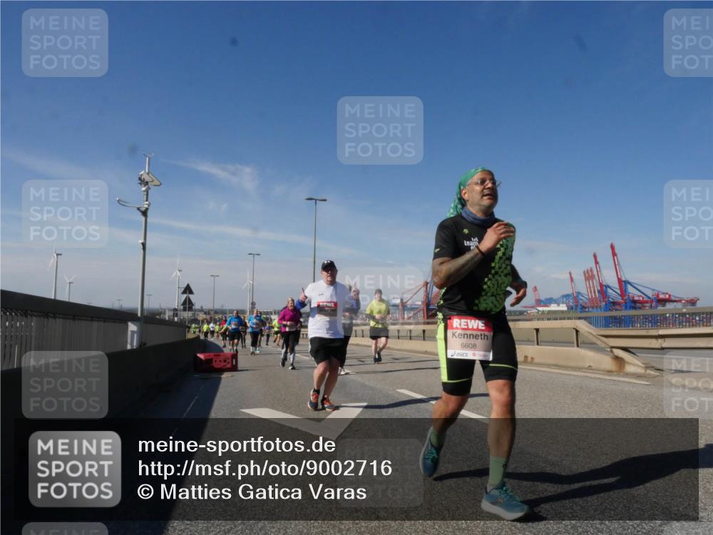 03.10.2025 - Köhlbrandbrückenlauf Matties Gatica Varas http://msf.ph/oto/9002716 03.10.2025 12:56:15 Position 2 6608 meine-sportfotos.de