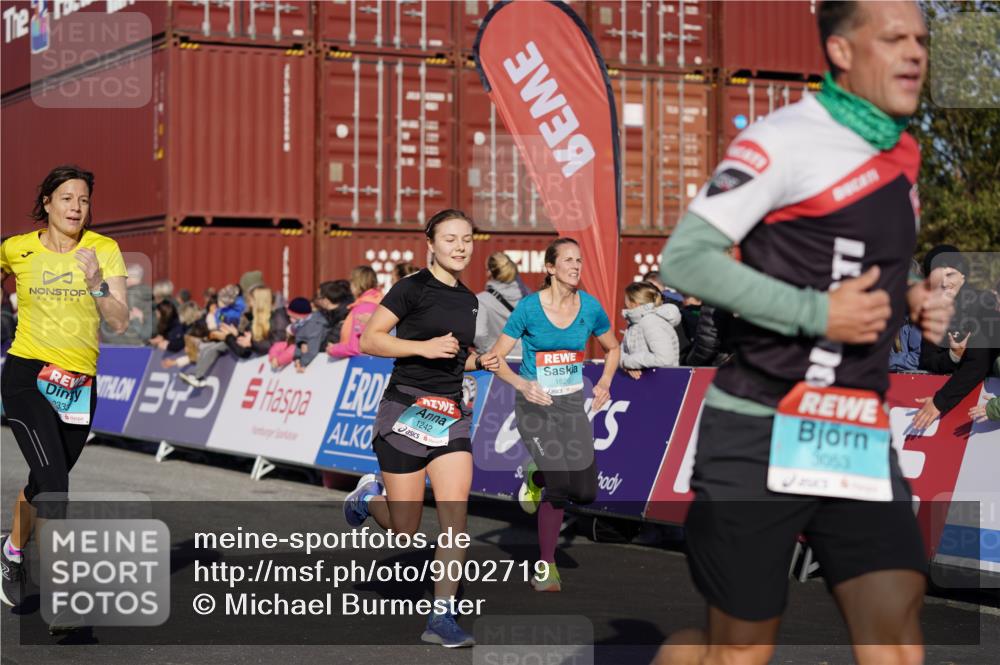 03.10.2025 - Köhlbrandbrückenlauf Michael Burmester http://msf.ph/oto/9002719 03.10.2025 10:05:55 Ziel 1242, 1333, 1352, 1356, 1397, 1626, 2913, 3053, 3333 meine-sportfotos.de