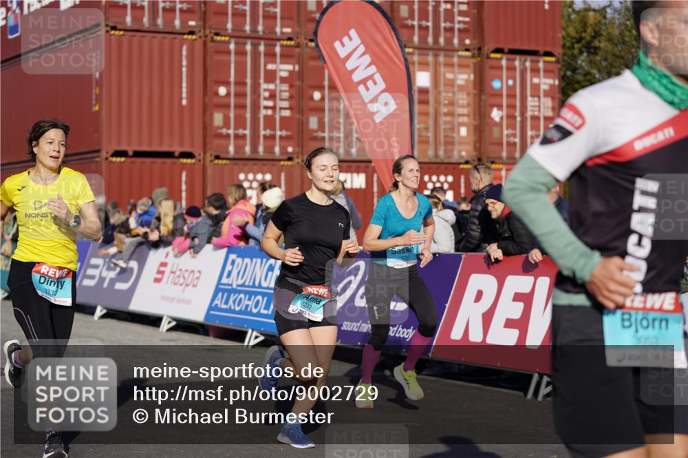03.10.2025 - Köhlbrandbrückenlauf Michael Burmester http://msf.ph/oto/9002729 03.10.2025 10:05:55 Ziel 1242, 1333, 1352, 1356, 1397, 1626, 2913, 3053, 3333 meine-sportfotos.de