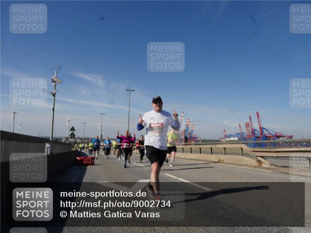03.10.2025 - Köhlbrandbrückenlauf Matties Gatica Varas http://msf.ph/oto/9002734 03.10.2025 12:56:16 Position 2 6698 meine-sportfotos.de