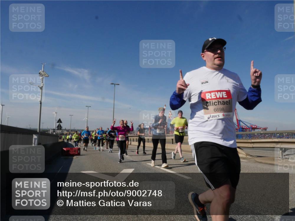 03.10.2025 - Köhlbrandbrückenlauf Matties Gatica Varas http://msf.ph/oto/9002748 03.10.2025 12:56:17 Position 2 6698 meine-sportfotos.de