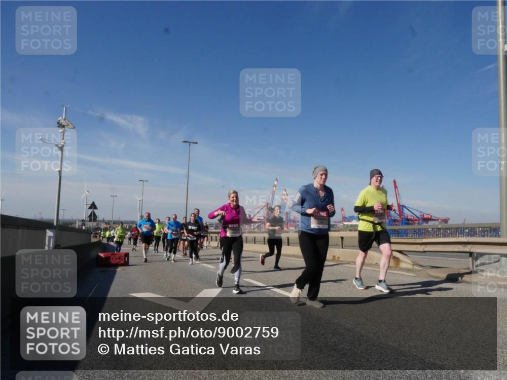 03.10.2025 - Köhlbrandbrückenlauf Matties Gatica Varas http://msf.ph/oto/9002759 03.10.2025 12:56:18 Position 2 18 meine-sportfotos.de