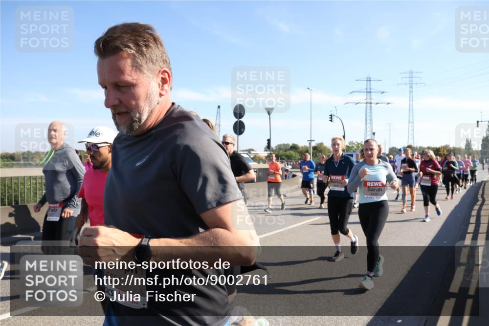 03.10.2025 - Köhlbrandbrückenlauf Julia Fischer http://msf.ph/oto/9002761 03.10.2025 12:20:42 Position 3 5501, 5429 meine-sportfotos.de