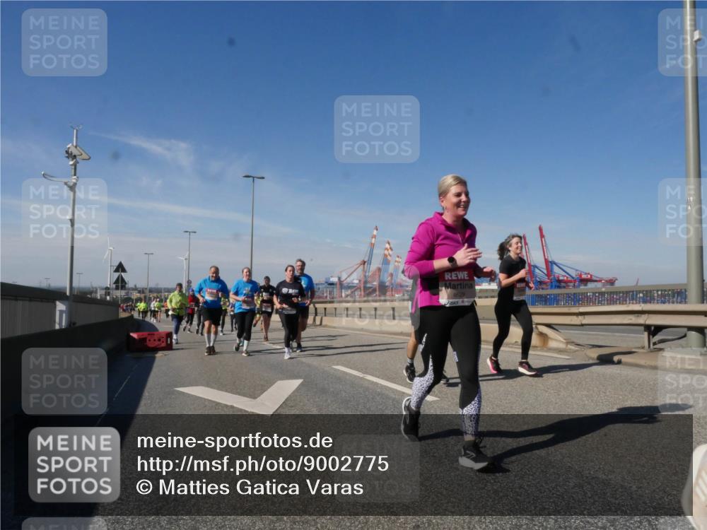 03.10.2025 - Köhlbrandbrückenlauf Matties Gatica Varas http://msf.ph/oto/9002775 03.10.2025 12:56:19 Position 2 4629 meine-sportfotos.de