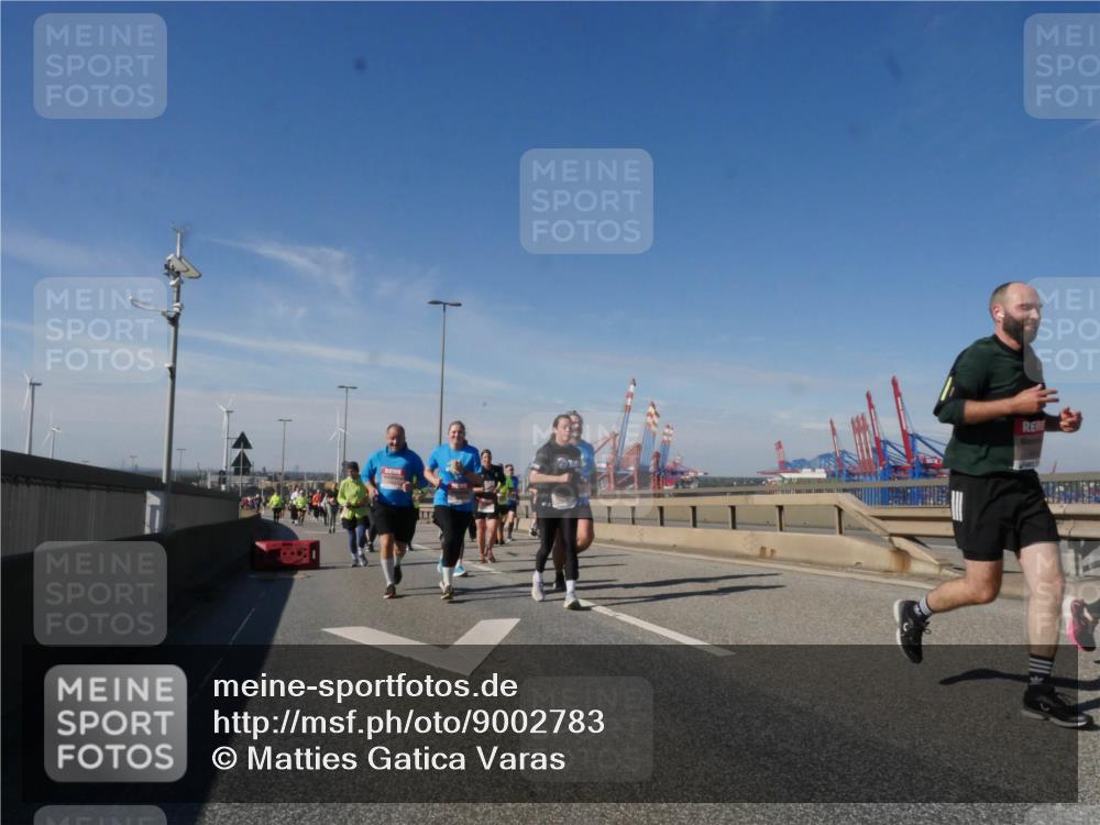 03.10.2025 - Köhlbrandbrückenlauf Matties Gatica Varas http://msf.ph/oto/9002783 03.10.2025 12:56:20 Position 2  meine-sportfotos.de