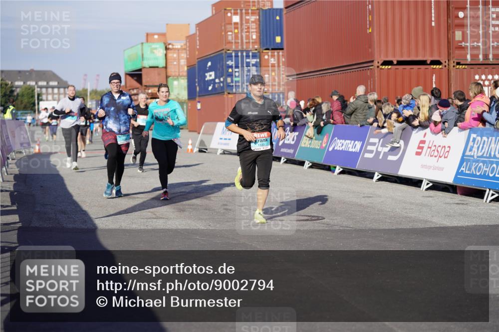 03.10.2025 - Köhlbrandbrückenlauf Michael Burmester http://msf.ph/oto/9002794 03.10.2025 10:05:58 Ziel 1199, 1242, 1333, 1352, 1356, 1397, 1505, 1626, 3053, 3333, 3764 meine-sportfotos.de