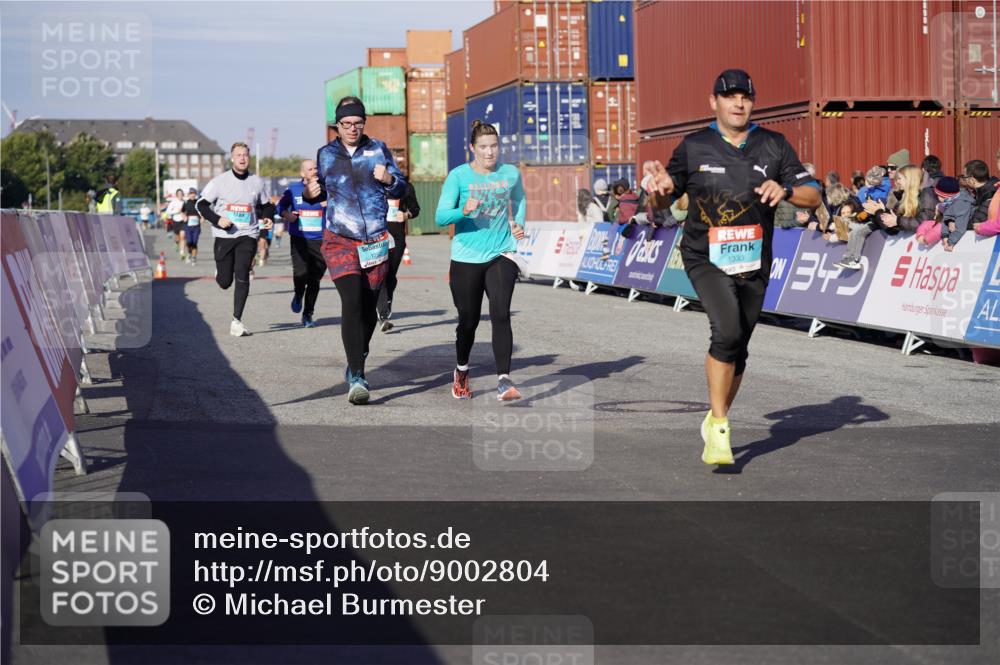 03.10.2025 - Köhlbrandbrückenlauf Michael Burmester http://msf.ph/oto/9002804 03.10.2025 10:05:59 Ziel 1199, 1242, 1333, 1352, 1356, 1397, 1505, 1626, 3053, 3333, 3764 meine-sportfotos.de