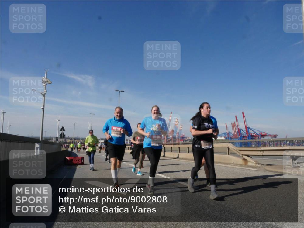 03.10.2025 - Köhlbrandbrückenlauf Matties Gatica Varas http://msf.ph/oto/9002808 03.10.2025 12:56:22 Position 2 4443 meine-sportfotos.de