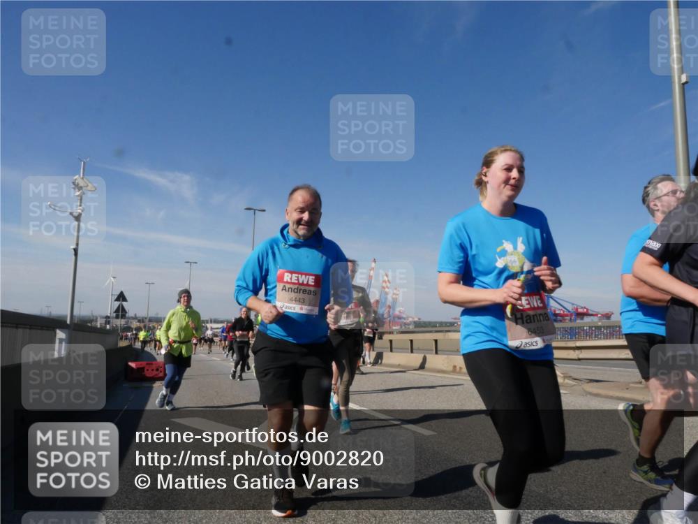 03.10.2025 - Köhlbrandbrückenlauf Matties Gatica Varas http://msf.ph/oto/9002820 03.10.2025 12:56:23 Position 2 4443, 6453 meine-sportfotos.de