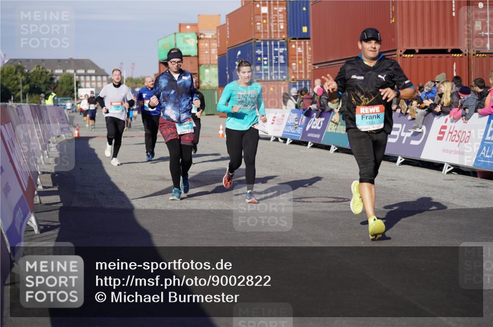 03.10.2025 - Köhlbrandbrückenlauf Michael Burmester http://msf.ph/oto/9002822 03.10.2025 10:05:59 Ziel 1199, 1242, 1333, 1352, 1356, 1397, 1505, 1626, 3053, 3333, 3764 meine-sportfotos.de