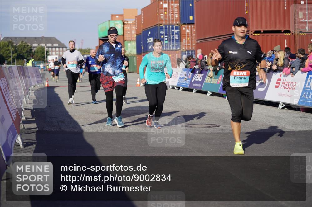03.10.2025 - Köhlbrandbrückenlauf Michael Burmester http://msf.ph/oto/9002834 03.10.2025 10:05:59 Ziel 1199, 1242, 1333, 1352, 1356, 1397, 1505, 1626, 3053, 3333, 3764 meine-sportfotos.de