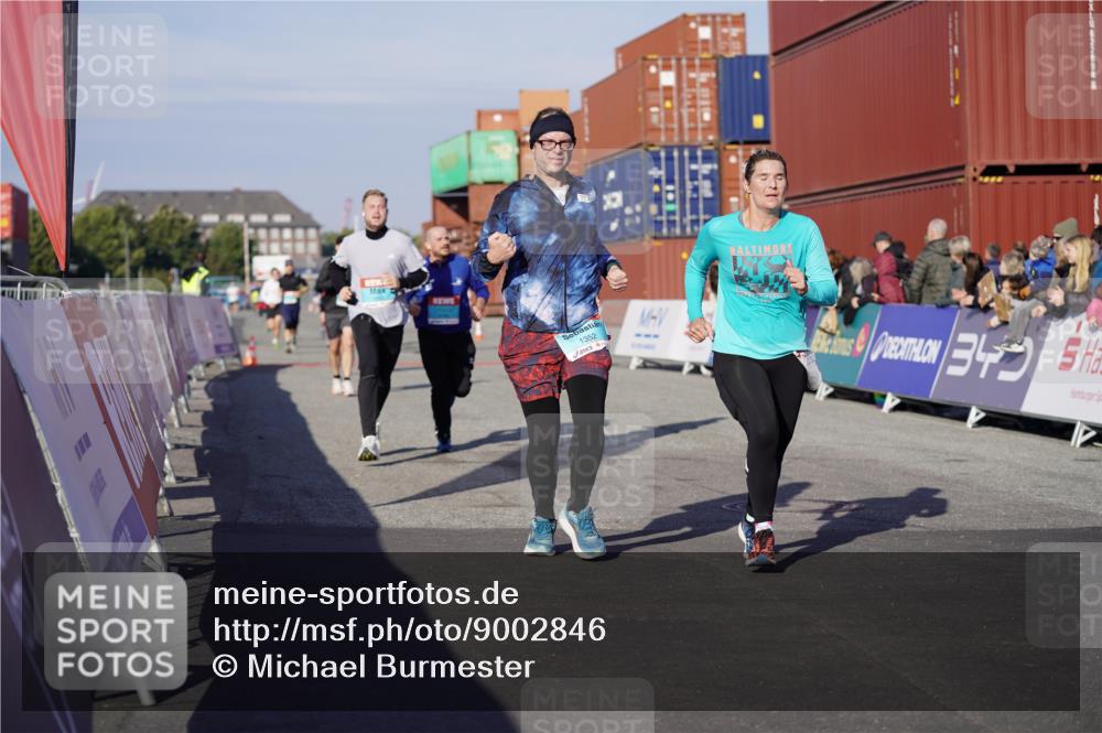 03.10.2025 - Köhlbrandbrückenlauf Michael Burmester http://msf.ph/oto/9002846 03.10.2025 10:05:59 Ziel 1199, 1242, 1333, 1352, 1356, 1397, 1505, 1626, 3053, 3333, 3764 meine-sportfotos.de
