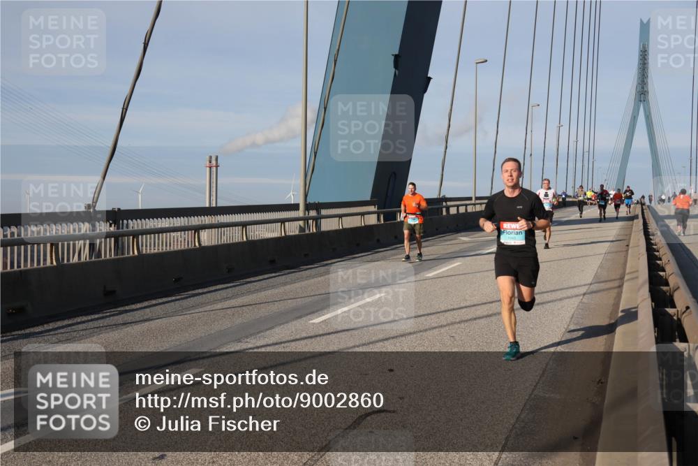 03.10.2025 - Köhlbrandbrückenlauf Julia Fischer http://msf.ph/oto/9002860 03.10.2025 09:43:16 Position 2  meine-sportfotos.de