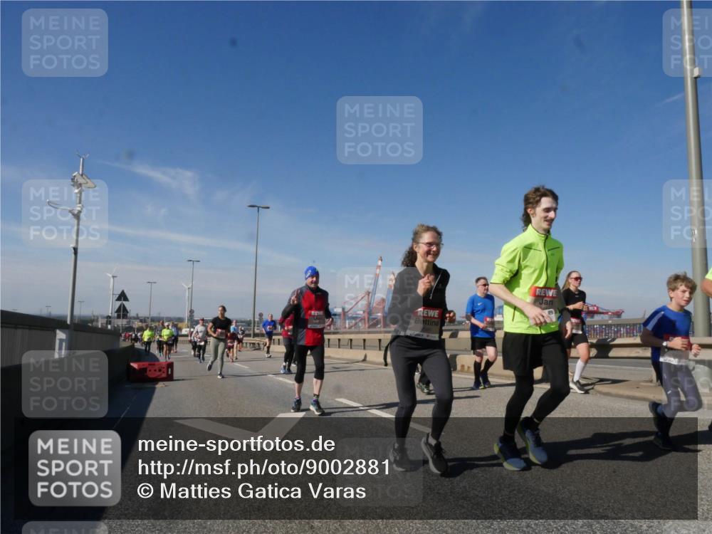 03.10.2025 - Köhlbrandbrückenlauf Matties Gatica Varas http://msf.ph/oto/9002881 03.10.2025 12:56:26 Position 2 118 meine-sportfotos.de