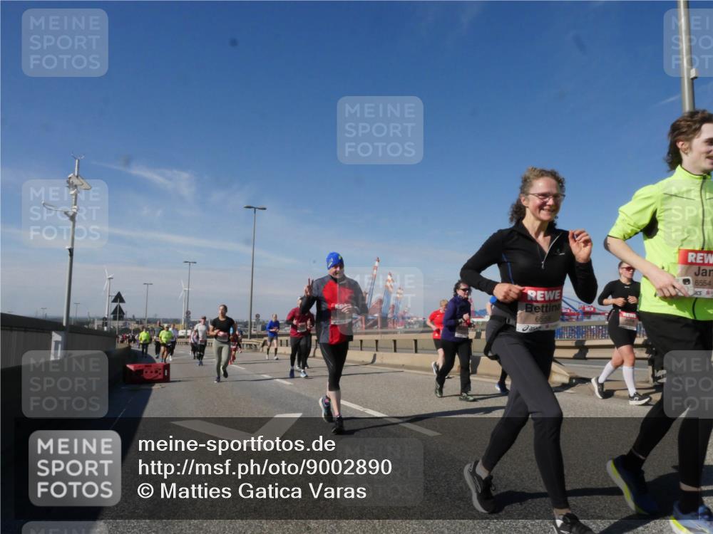 03.10.2025 - Köhlbrandbrückenlauf Matties Gatica Varas http://msf.ph/oto/9002890 03.10.2025 12:56:27 Position 2 6555, 6554 meine-sportfotos.de