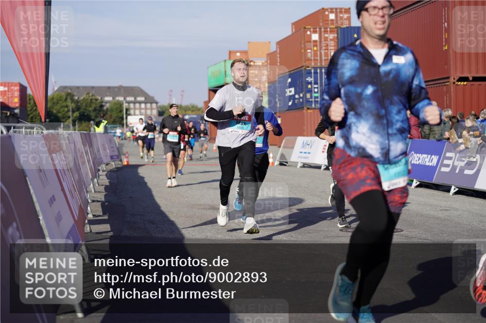 03.10.2025 - Köhlbrandbrückenlauf Michael Burmester http://msf.ph/oto/9002893 03.10.2025 10:06:01 Ziel 1199, 1299, 1333, 1352, 1356, 1397, 1505, 1626, 3764 meine-sportfotos.de