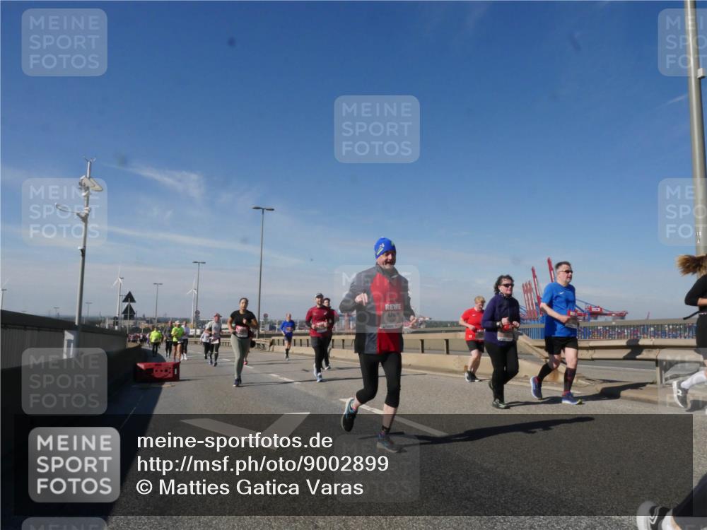 03.10.2025 - Köhlbrandbrückenlauf Matties Gatica Varas http://msf.ph/oto/9002899 03.10.2025 12:56:27 Position 2  meine-sportfotos.de