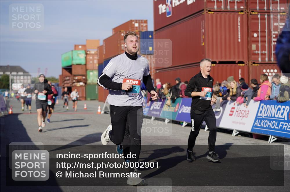 03.10.2025 - Köhlbrandbrückenlauf Michael Burmester http://msf.ph/oto/9002901 03.10.2025 10:06:01 Ziel 1199, 1299, 1333, 1352, 1356, 1397, 1505, 1626, 3764 meine-sportfotos.de