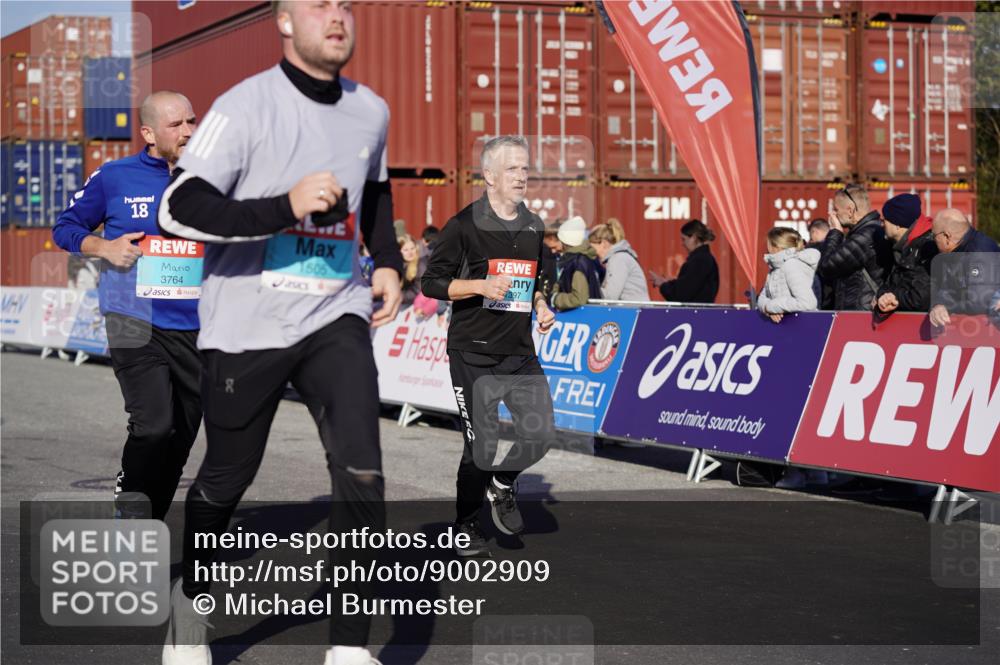 03.10.2025 - Köhlbrandbrückenlauf Michael Burmester http://msf.ph/oto/9002909 03.10.2025 10:06:02 Ziel 1199, 1299, 1333, 1352, 1356, 1397, 1505, 3764 meine-sportfotos.de