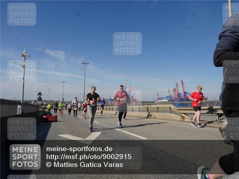 03.10.2025 - Köhlbrandbrückenlauf Matties Gatica Varas http://msf.ph/oto/9002915 03.10.2025 12:56:29 Position 2  meine-sportfotos.de