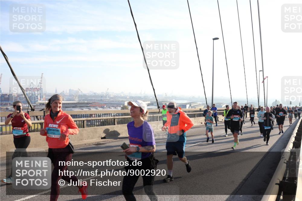 03.10.2025 - Köhlbrandbrückenlauf Julia Fischer http://msf.ph/oto/9002920 03.10.2025 09:28:15 Position 1 2790 meine-sportfotos.de