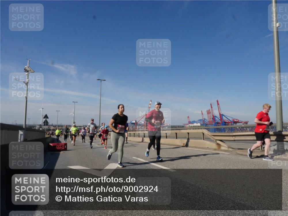 03.10.2025 - Köhlbrandbrückenlauf Matties Gatica Varas http://msf.ph/oto/9002924 03.10.2025 12:56:29 Position 2  meine-sportfotos.de