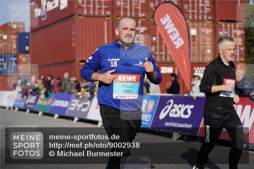 03.10.2025 - Köhlbrandbrückenlauf Michael Burmester http://msf.ph/oto/9002938 03.10.2025 10:06:03 Ziel 1199, 1255, 1299, 1333, 1352, 1356, 1397, 1445, 1505, 3764 meine-sportfotos.de
