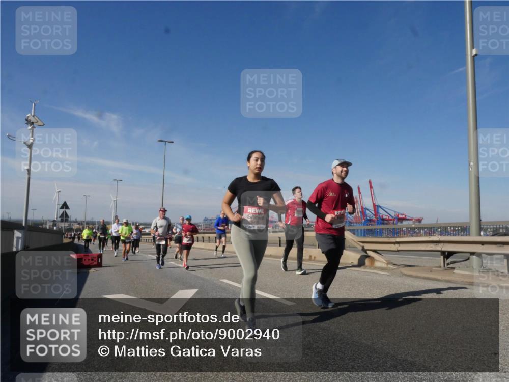 03.10.2025 - Köhlbrandbrückenlauf Matties Gatica Varas http://msf.ph/oto/9002940 03.10.2025 12:56:30 Position 2 5476 meine-sportfotos.de