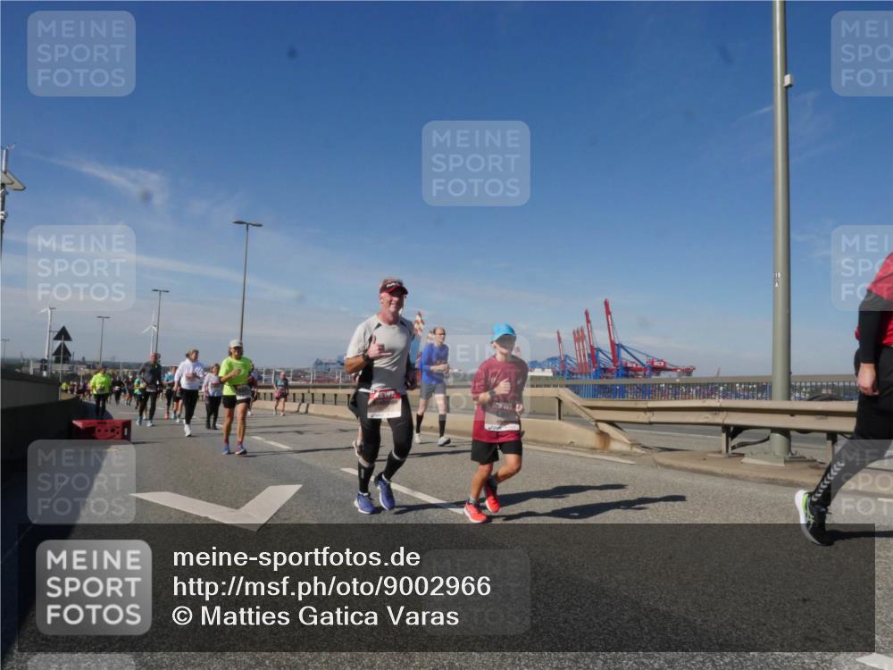 03.10.2025 - Köhlbrandbrückenlauf Matties Gatica Varas http://msf.ph/oto/9002966 03.10.2025 12:56:33 Position 2  meine-sportfotos.de