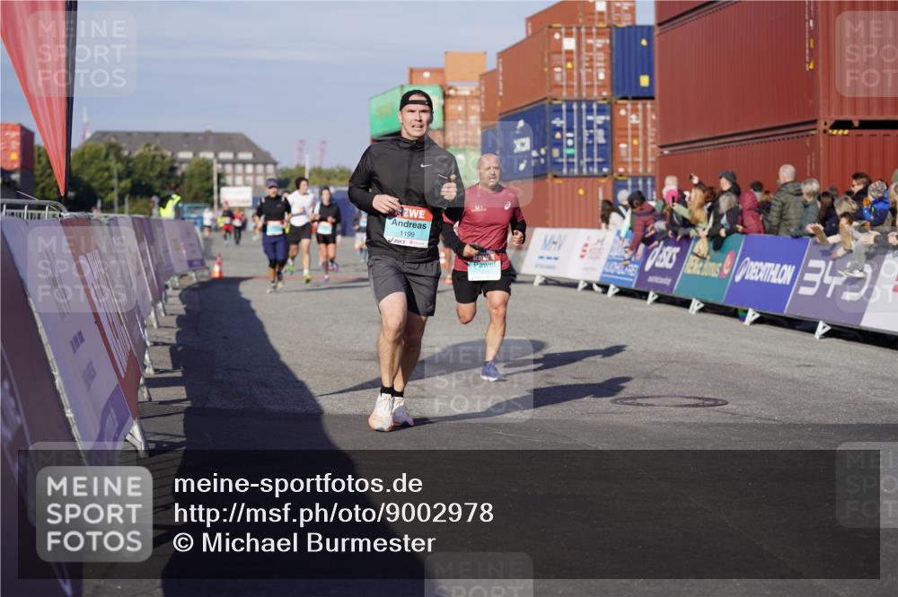 03.10.2025 - Köhlbrandbrückenlauf Michael Burmester http://msf.ph/oto/9002978 03.10.2025 10:06:04 Ziel 1199, 1255, 1299, 1333, 1352, 1356, 1397, 1445, 1505, 3625, 3764 meine-sportfotos.de